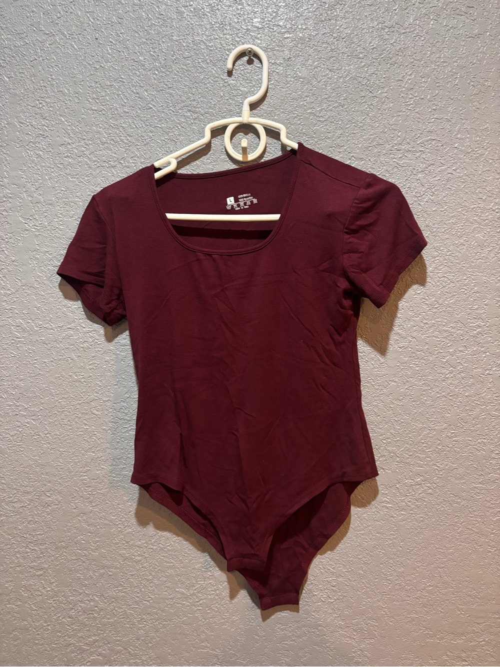 Women’s Scoop Neck Short Sleeve Bodysuit - Burgundy